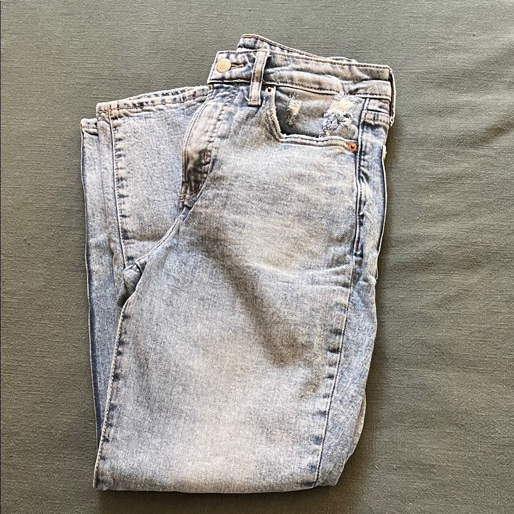Old Navy Women’s Slim Straight Washed Light Blue Jeans